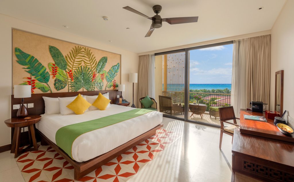 Двухместный номер Premium Deluxe с балконом и с видом на море Salinda Resort Phu Quoc - Sparkling Wine Breakfast