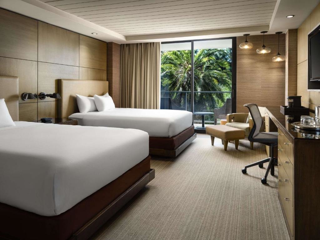 Quadruple Accessible  room with ocean view Hotel La Jolla, Curio Collection by Hilton