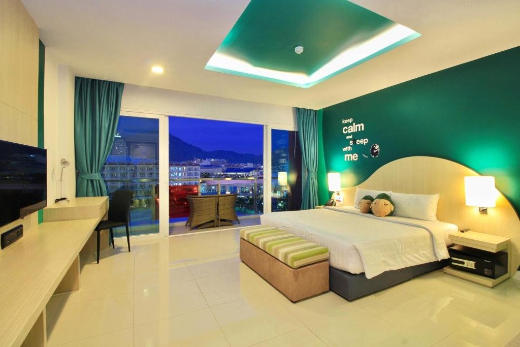 Двухместный номер Jacuzzi Deluxe SLEEP WITH ME HOTEL design hotel @ patong