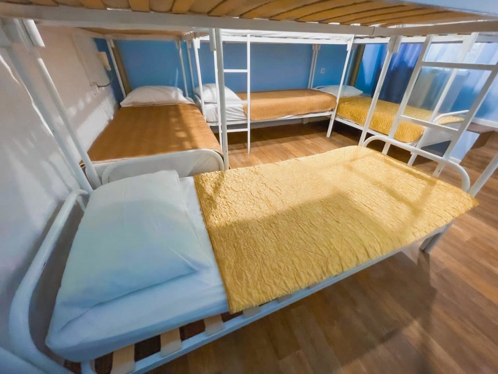 Кровать в общем номере (мужской номер) MEXICO mini-hotel