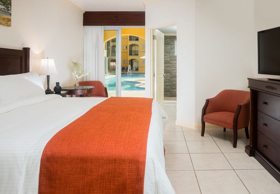 Guest room con vista sulla piscina Jewel Paradise Cove Adult Beach Resort & Spa