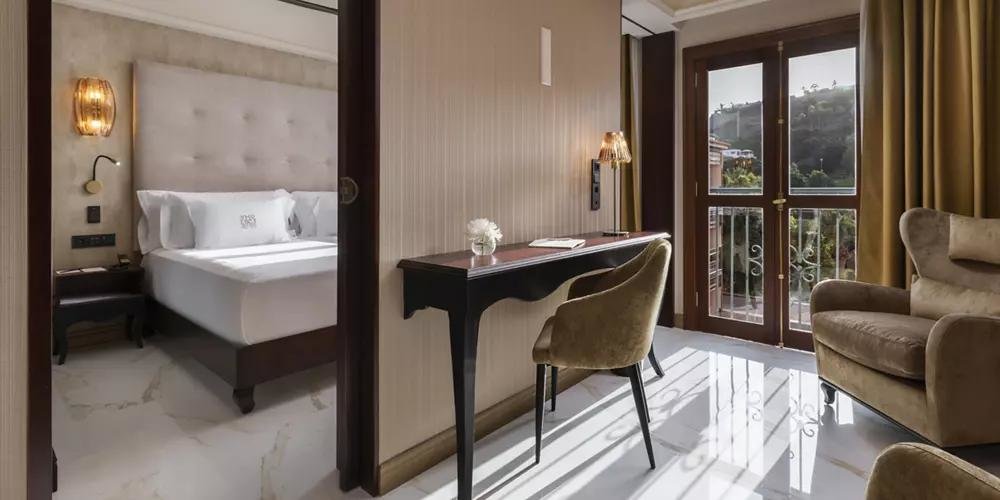 Suite junior doble Premium con balcón Santa Catalina, a Royal Hideaway Hotel