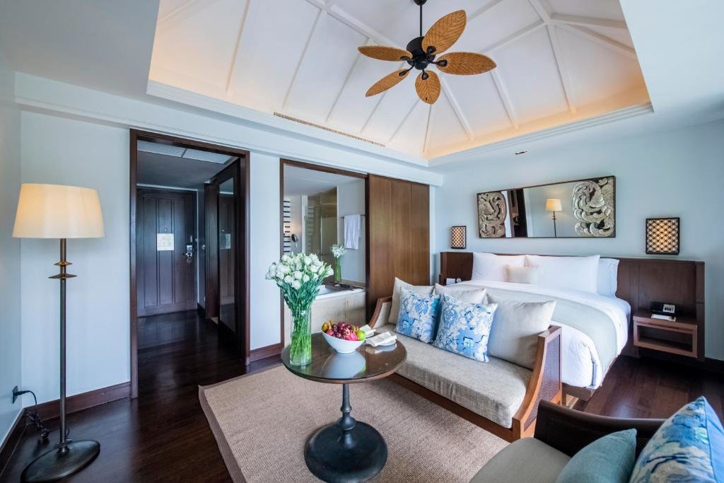 Четырёхместный люкс с 2 комнатами Anantara Layan Phuket Resort