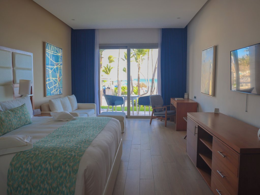 Шестиместный люкс с 2 комнатами с видом на океан Eden Roc Cap Cana