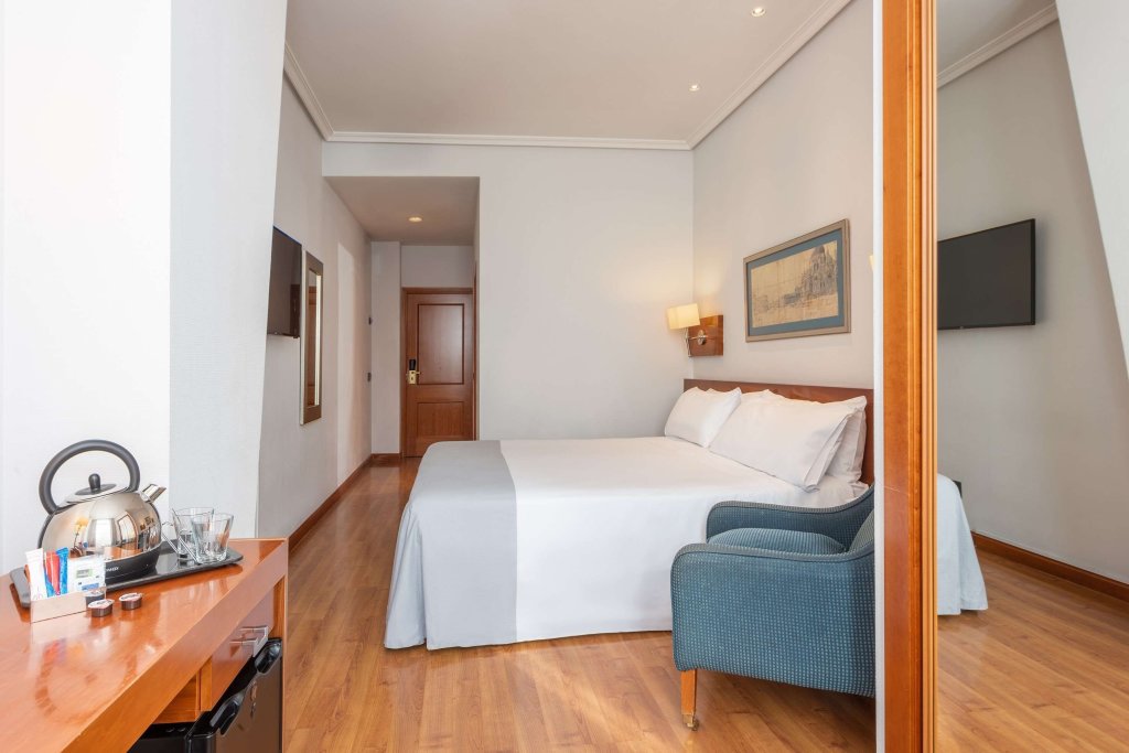 Premium Double room Hotel Madrid Atocha, Affiliated