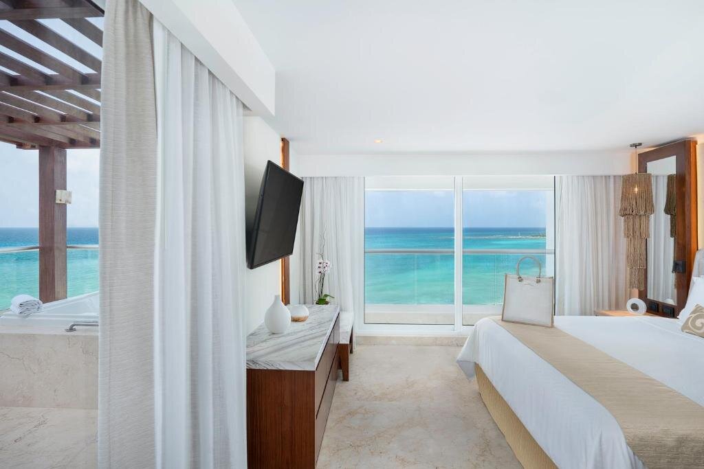 2 Bedrooms Presidential Superior Suite with ocean view Sun Palace