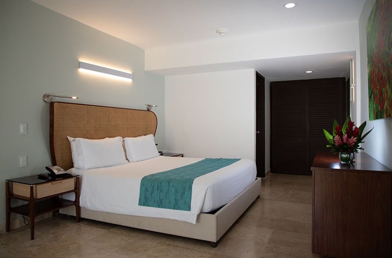 Шестиместный люкс с 2 комнатами Sunset Royal Beach Resort