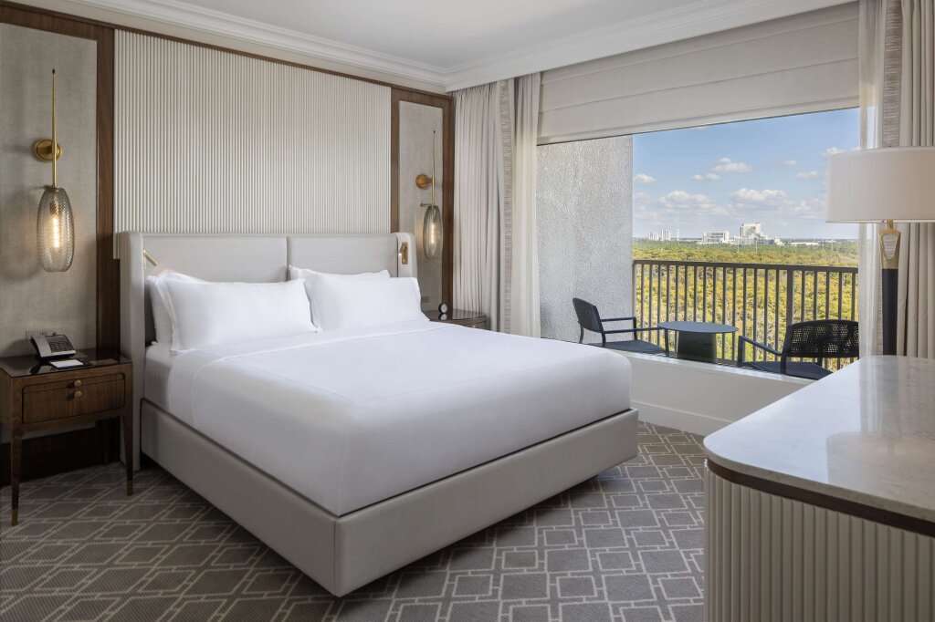 Люкс Deluxe с 2 комнатами с балконом Waldorf Astoria Orlando