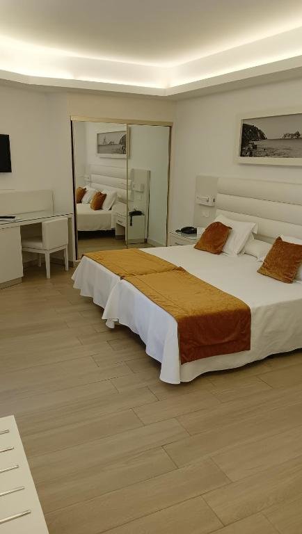 Четырёхместный номер Hotel Argos Ibiza