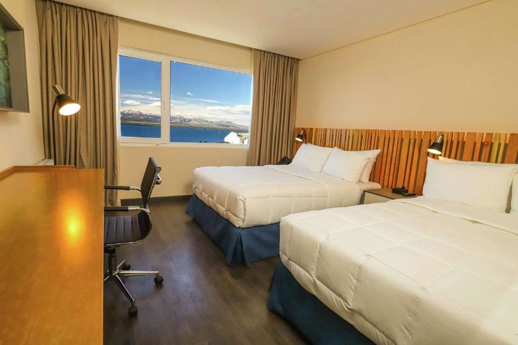 Standard Quadruple room with lake view Hampton By Hilton Bariloche