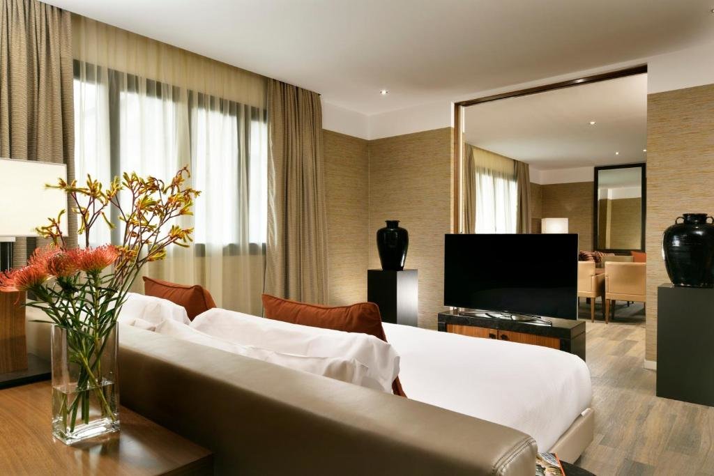 Четырёхместный семейный люкс Milan Suite Hotel
