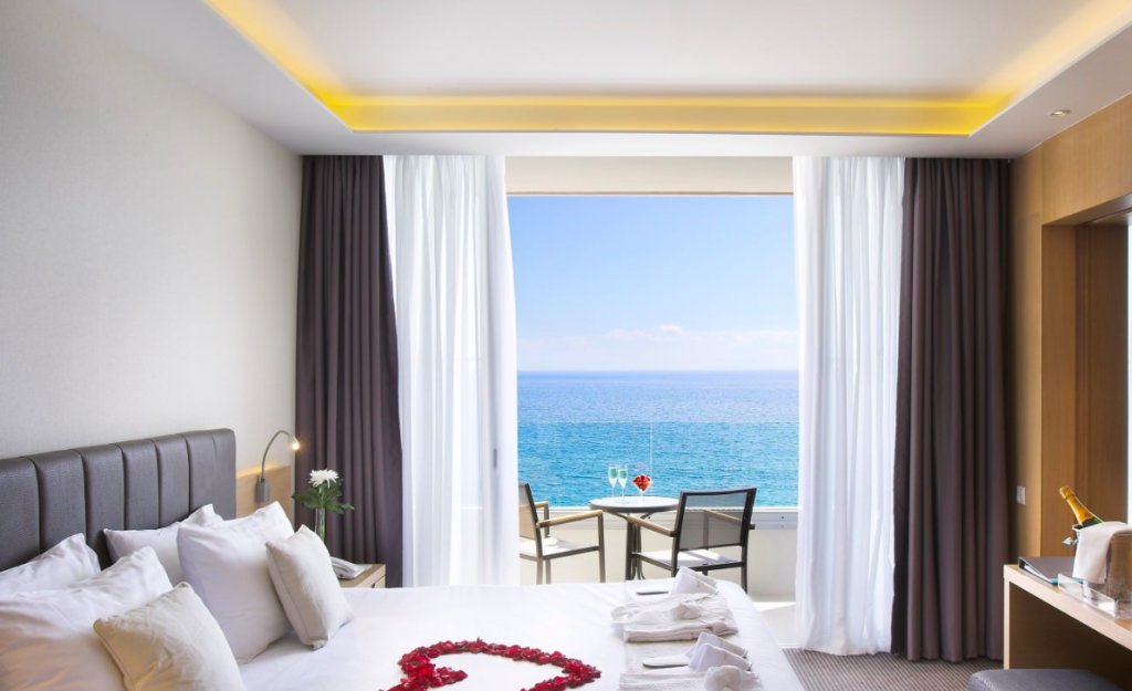 Двухместный люкс Honeymoon Royal Apollonia by Louis Hotels
