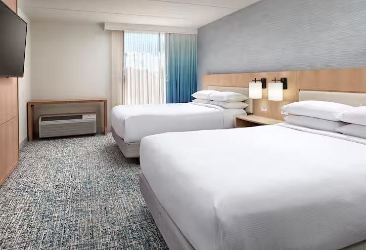 Четырёхместный номер Hotel MDR Marina del Rey- a DoubleTree by Hilton