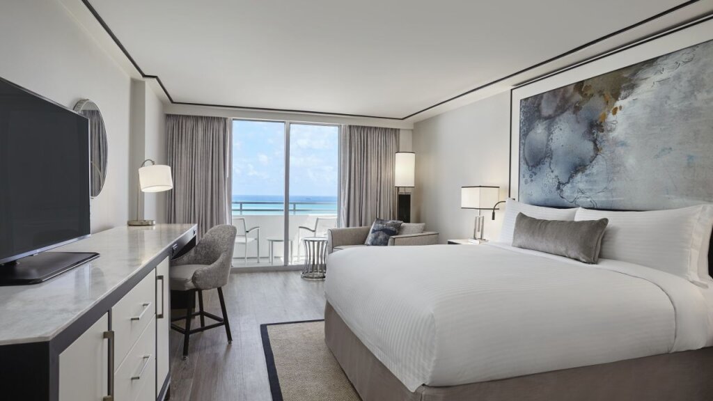 Двухместный номер с балконом и oceanfront Loews Miami Beach Hotel