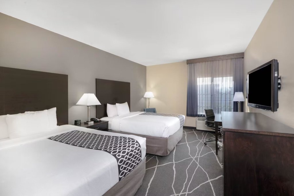 Mobility/Hearing Accessible Double room La Quinta by Wyndham Houston Energy Corridor