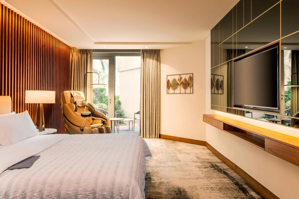 Двухместный люкс Deluxe c 1 комнатой с видом на сад Le Meridien Dubai Hotel, Royal Club & Conference Centre