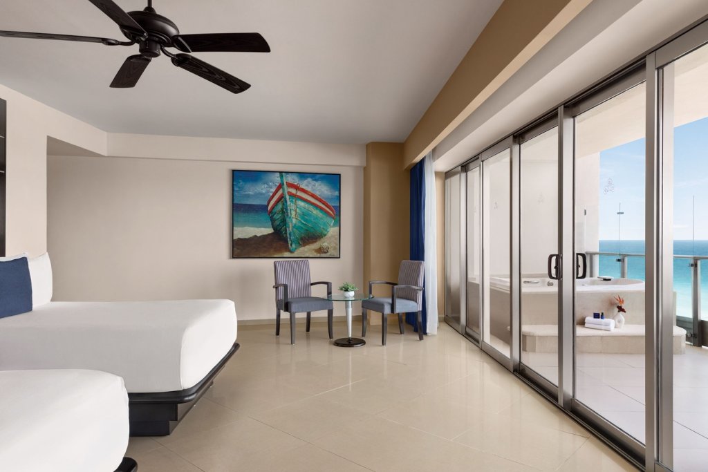 Suite quadrupla Ocean Front Seadust Cancun Family Resort