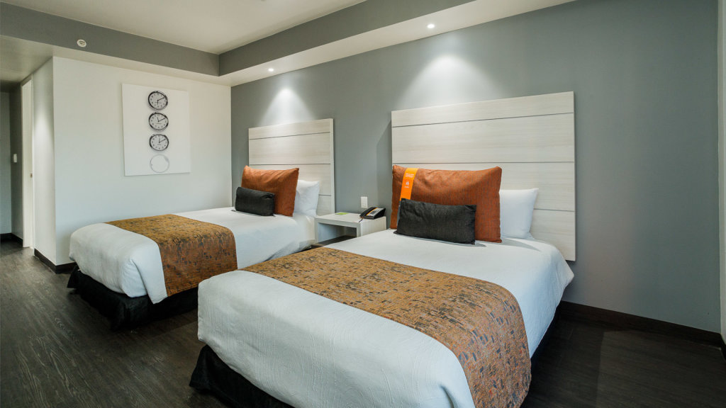 Четырёхместный полулюкс Real Inn Tijuana by Camino Real Hoteles