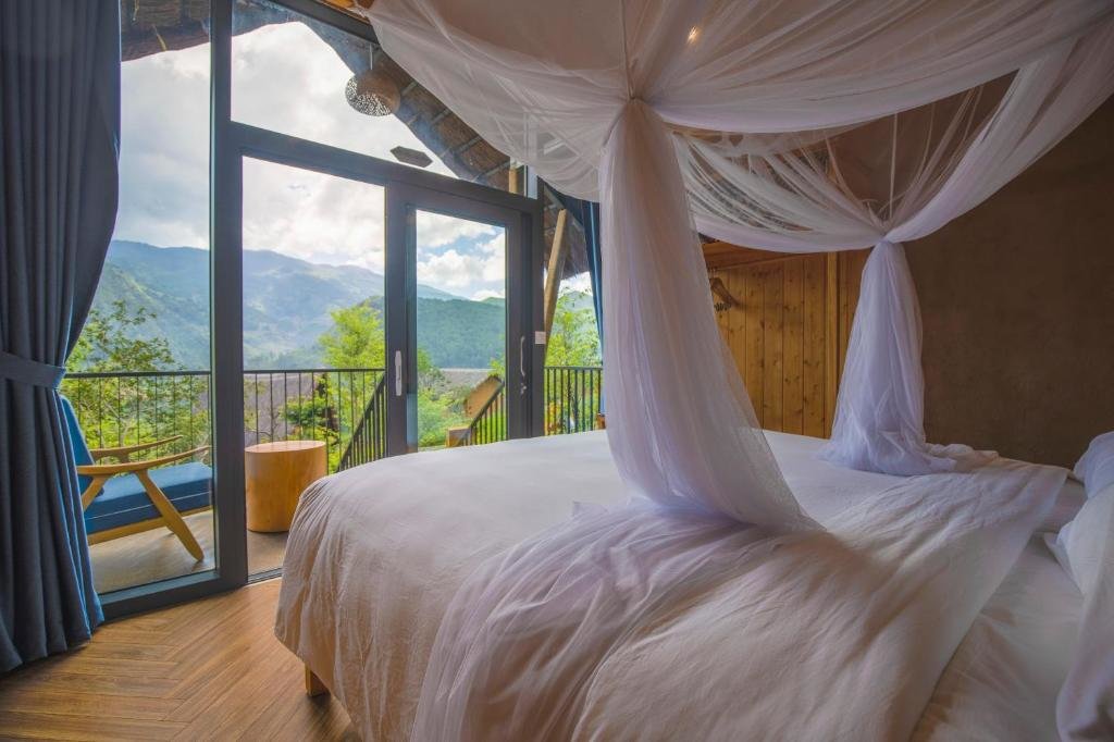 Habitación doble Estándar con balcón y con vista a la montaña Le Champ Tu Le Resort Hot Spring & Spa