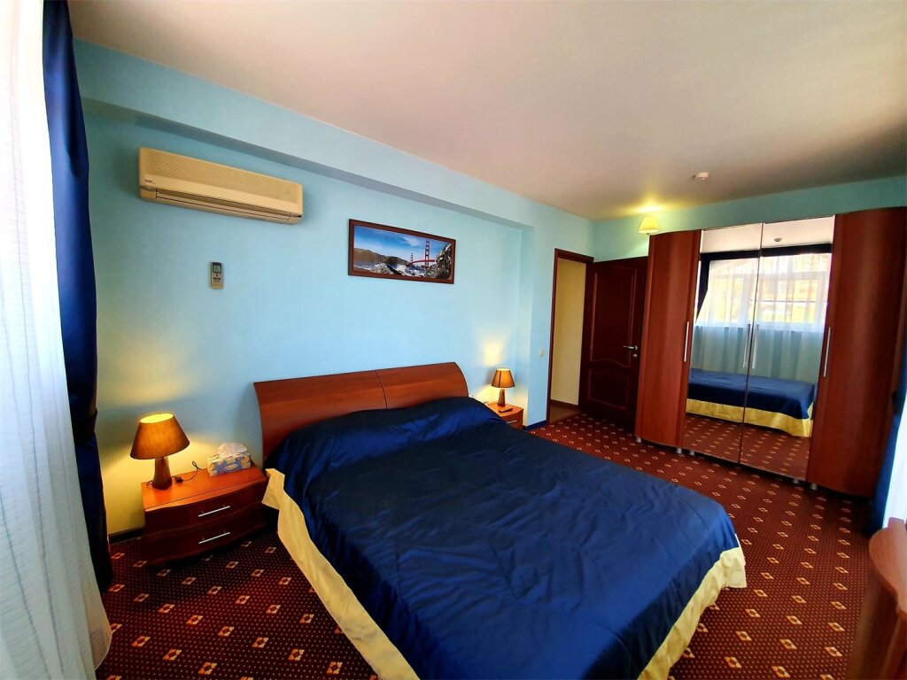 Двухместный люкс c 1 комнатой Мини-Отель Атлант