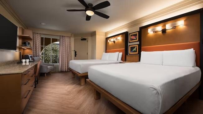 Doppel Suite 1 Schlafzimmer mit Blick auf den Innenhof Disneys Coronado Springs Resort
