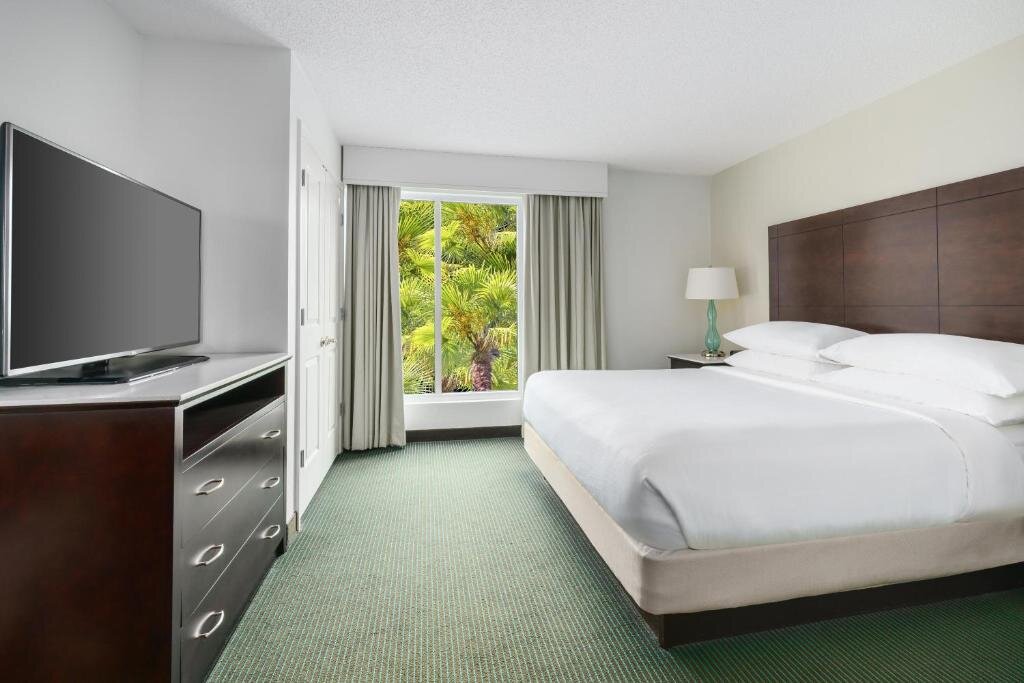 Люкс с 2 комнатами Embassy Suites by Hilton Orlando Lake Buena Vista Resort