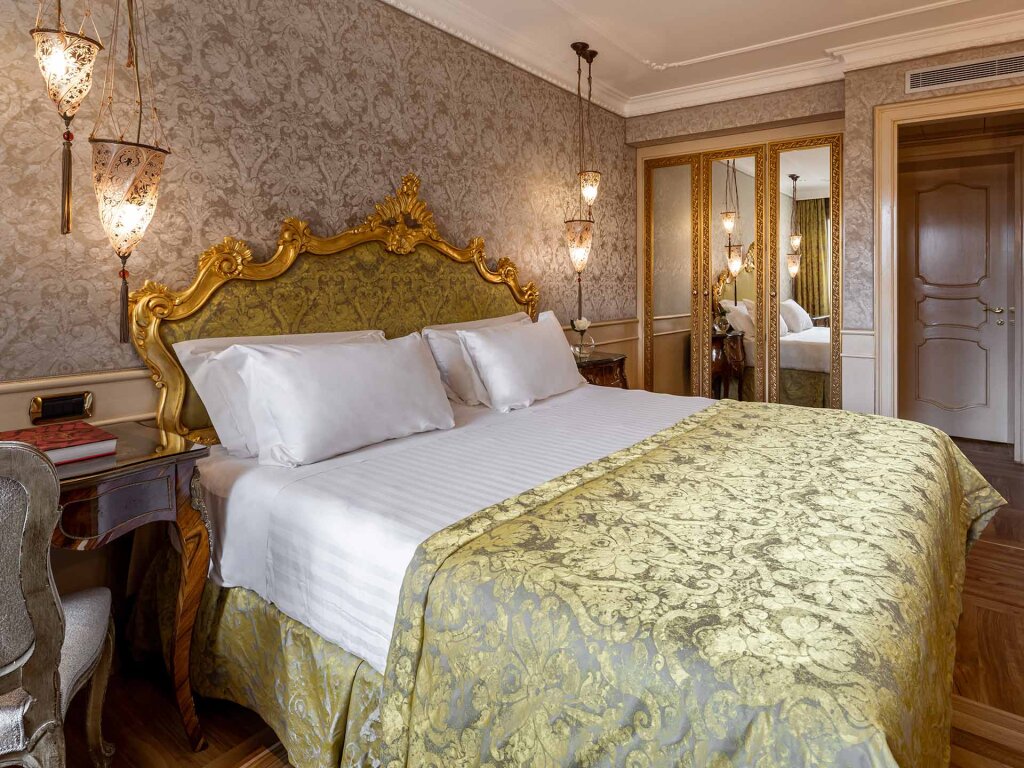Семейный люкс Sansovino с 2 комнатами с видом на залив Baglioni Hotel Luna - The Leading Hotels of the World
