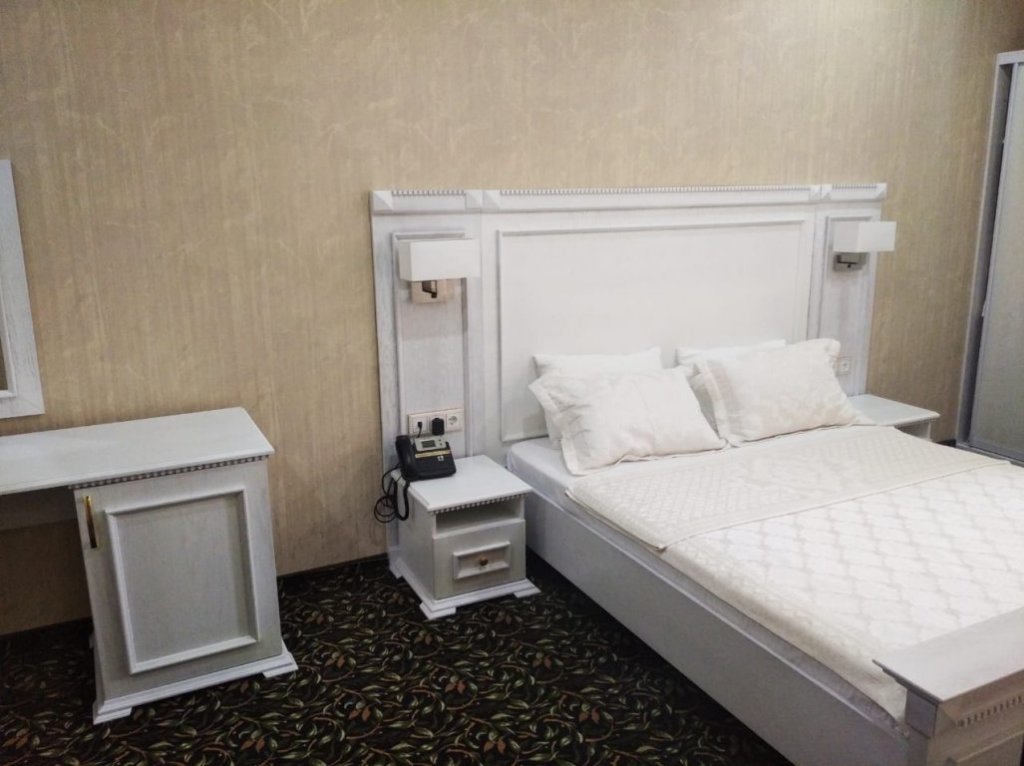 Двухместный люкс с 2 комнатами Отель Монарх