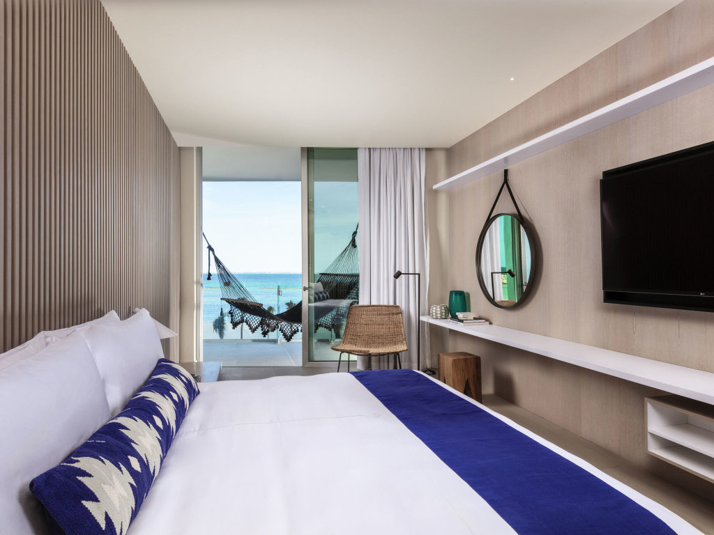 Двухместный люкс Premier c 1 комнатой oceanfront SLS Cancun