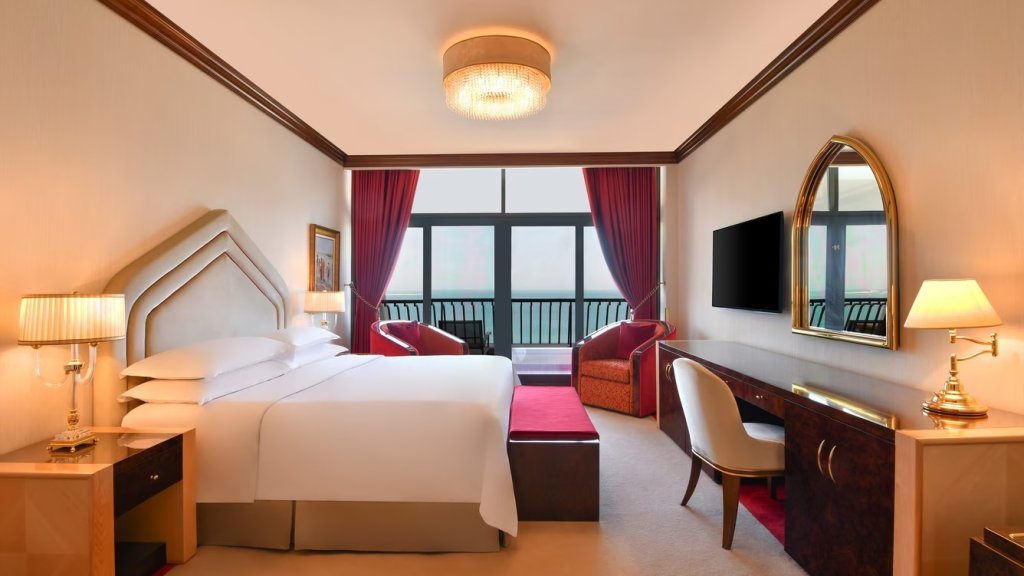 Двухместный люкс Resort Sea View Royal с балконом и с видом на море Sheraton Grand Doha Resort & Convention Hotel