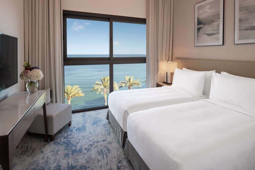 Четырёхместный люкс Executive с 2 комнатами с видом на океан Address Beach Resort Fujairah