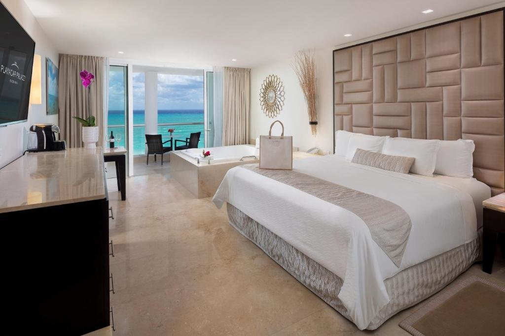 Двухместный люкс Superior Deluxe Honeymoon с видом на океан Playacar Palace