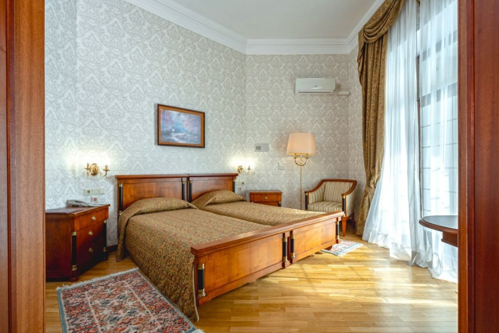 Deluxe 2 Double room with balcony and with sea view Sanatoriy Sosnovaya Roscha