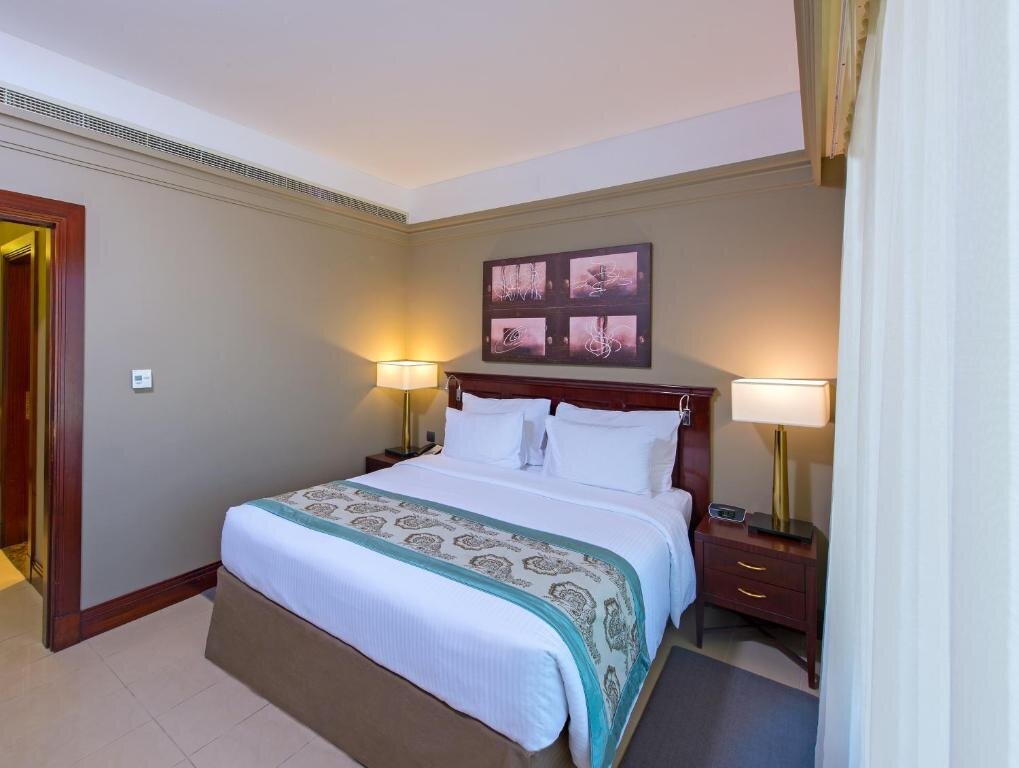 1 Bedroom Deluxe Double Suite Somewhere Hotel Apartment