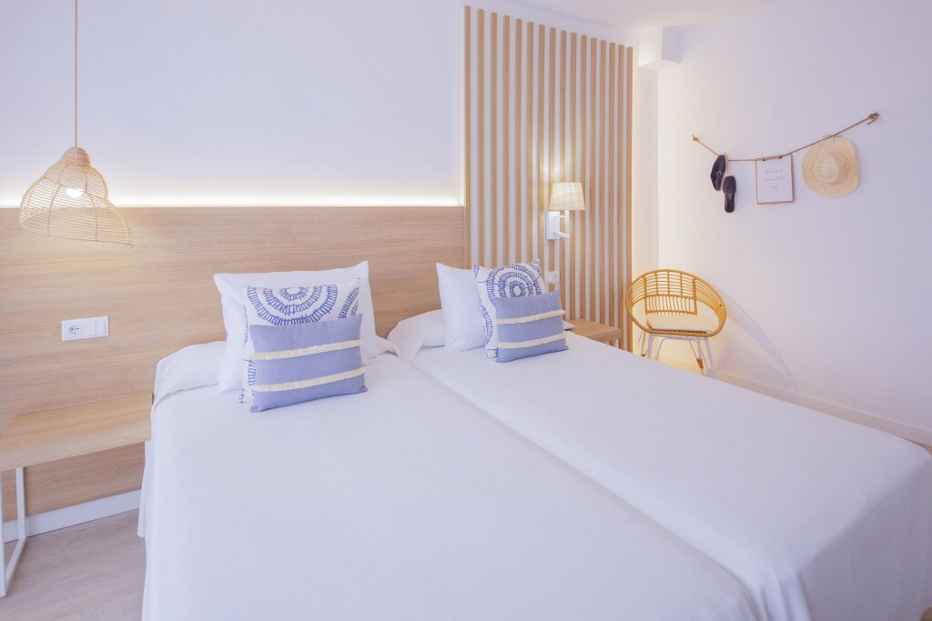 Standard Doppel Zimmer mit Balkon Hotel Cala Font