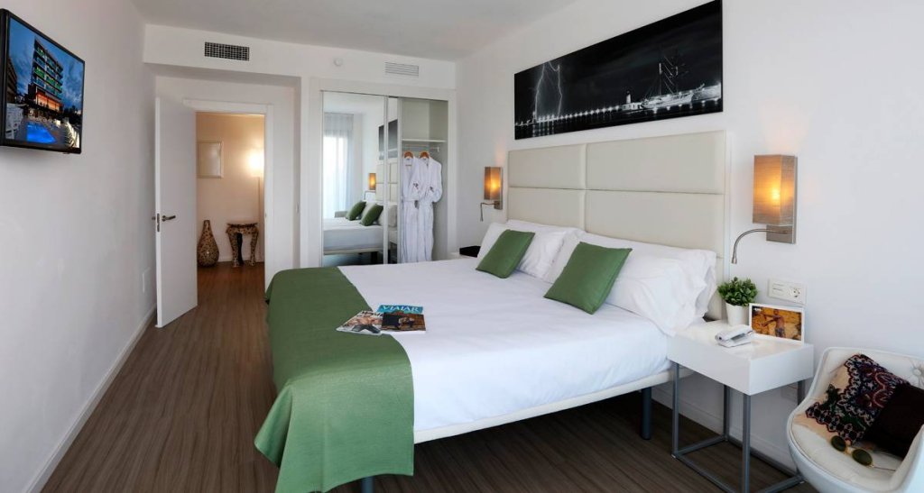 Axel Suite Apartment с видом на закат Отель AxelBeach Ibiza Spa & Beach Club