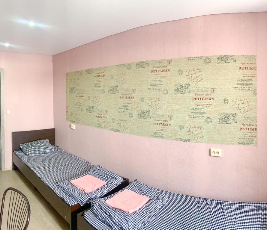Кровать в общем номере Мини Отель Пегас