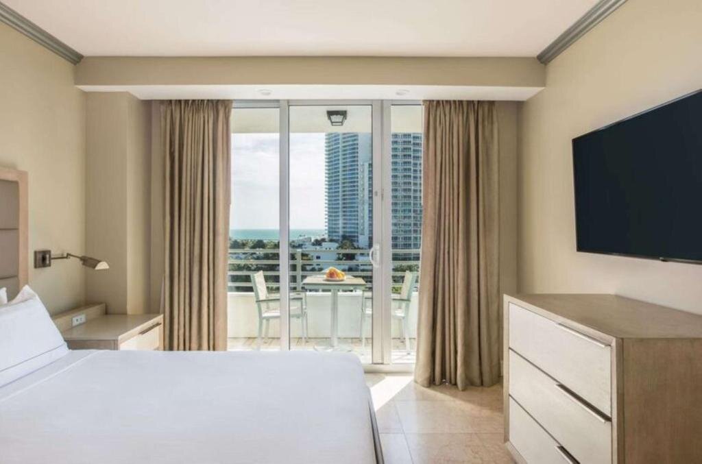 Suite doppia 1 camera da letto con parziale vista sull'oceano Hilton Bentley Miami/South Beach