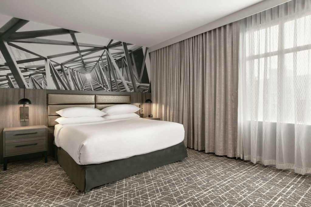 Двухместный люкс с 2 комнатами Embassy Suites by Hilton Atlanta Midtown