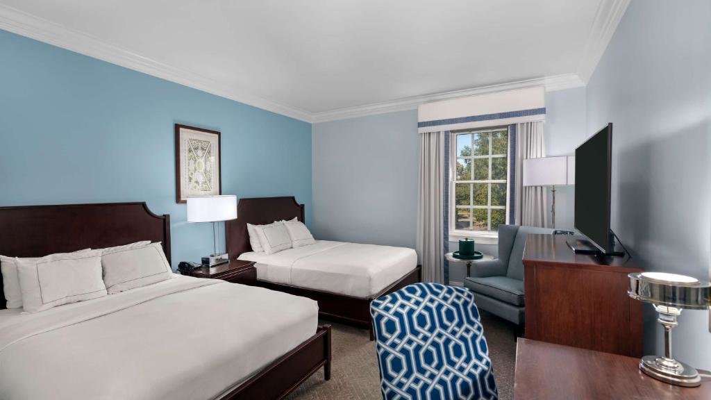 Quadruple Accessible Guest room The Founders Inn & Spa Tapestry Collection