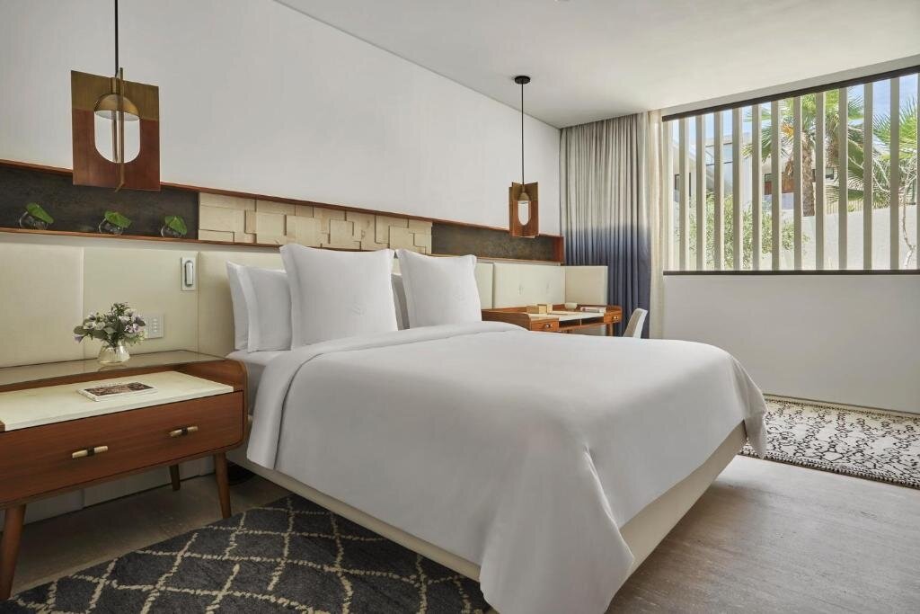 Четырёхместный люкс Sunrise с 2 комнатами Four Seasons Resort Los Cabos