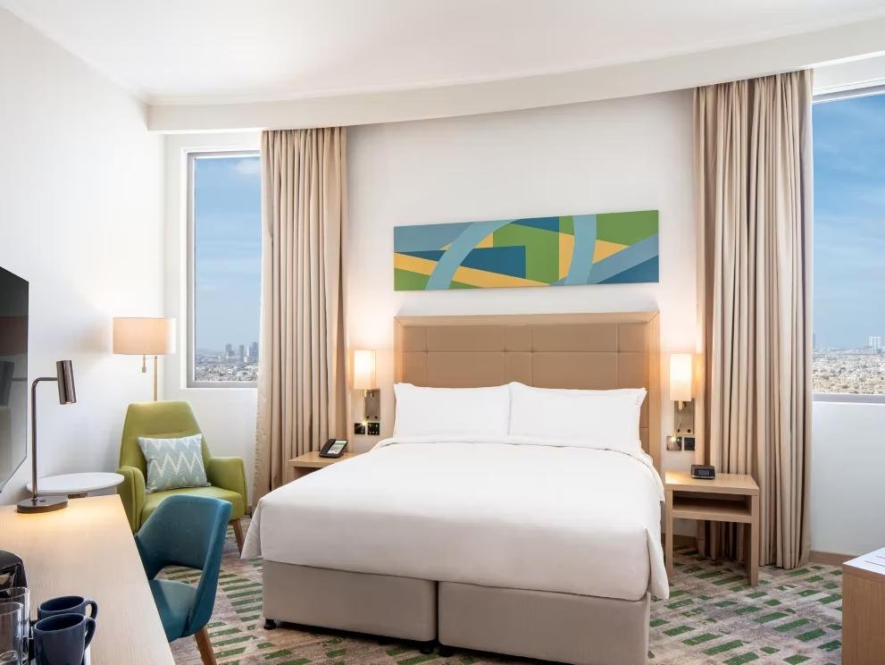 Suite doble Premium 1 dormitorio con vista a la ciudad Holiday Inn Hotel & Suites Dubai Science Park, an IHG Hotel