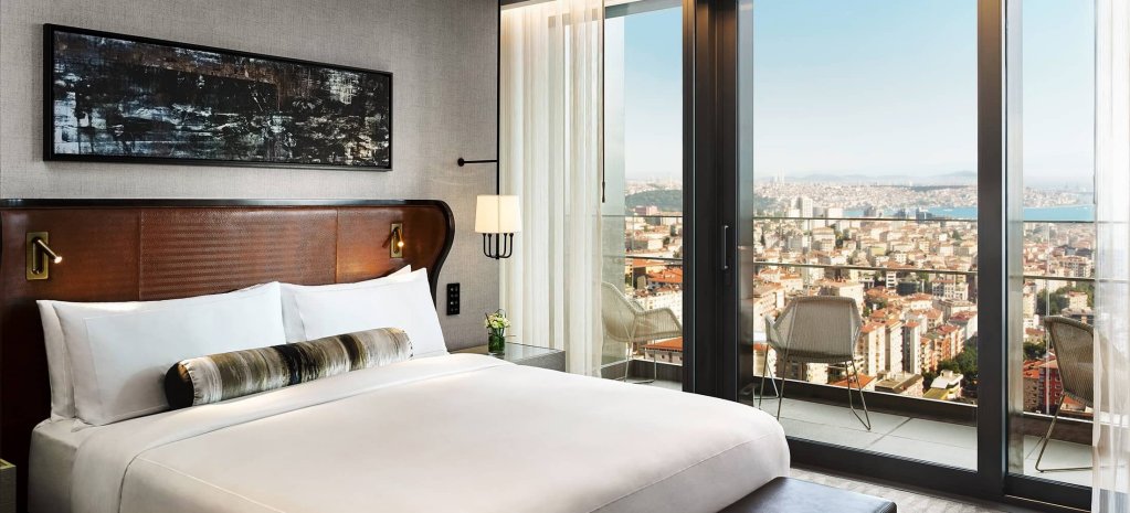 Люкс Fairmont c 1 комнатой с балконом и с видом на море Fairmont Quasar Istanbul Hotel