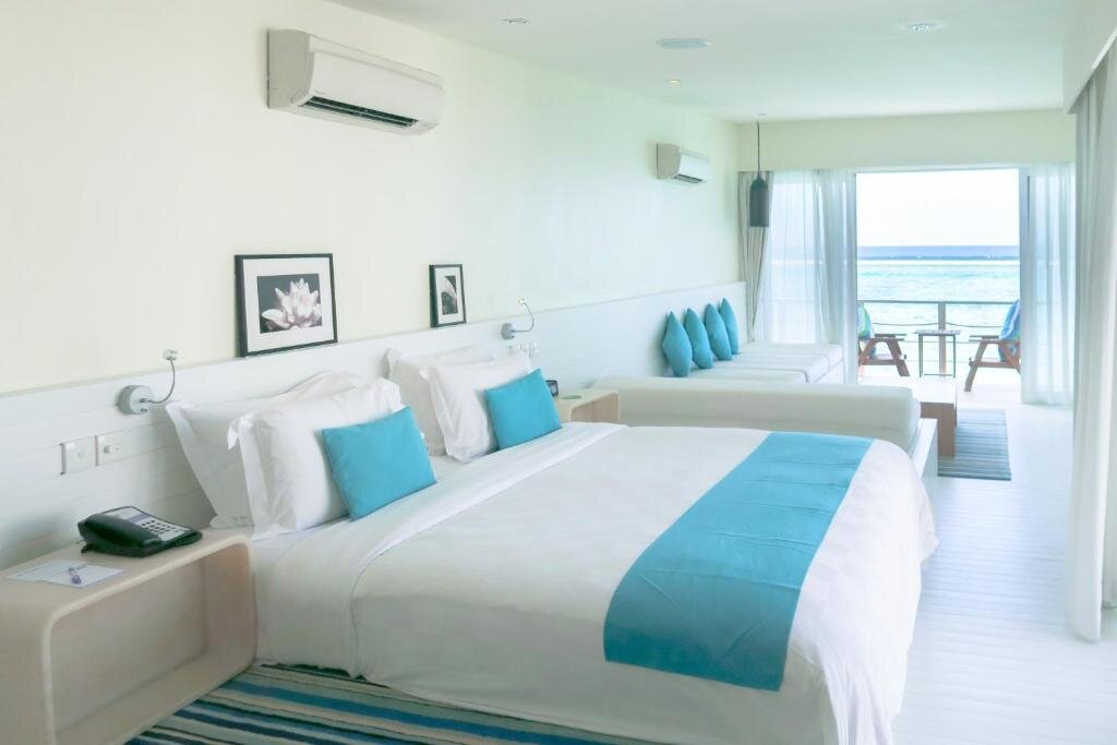 Overwater Villa Holiday Inn Resort Kandooma Maldives - Kids Stay & Eat Free