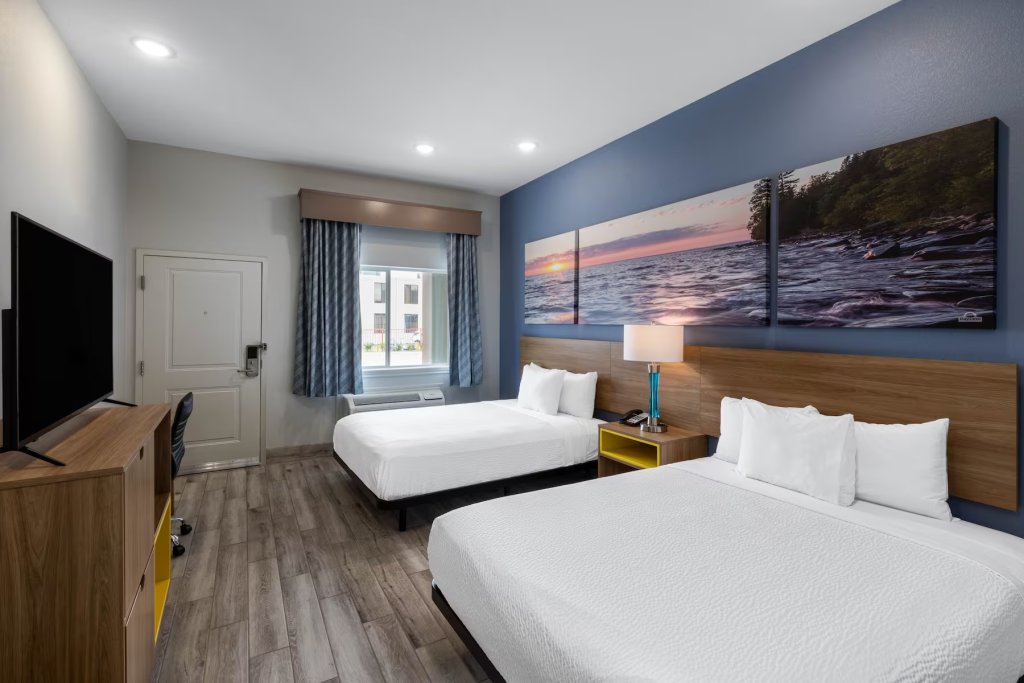 Mobility/Hearing Accessible Quadruple room Days Inn & Suites