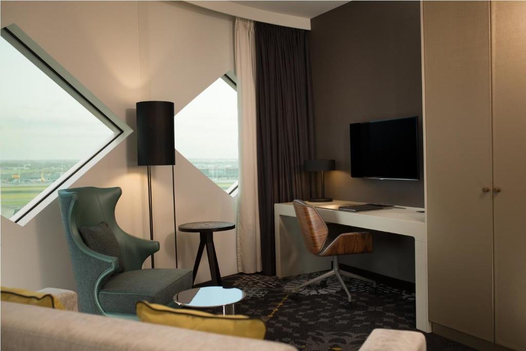Двухместный Lounge Access Suite c 1 комнатой Hilton Amsterdam Airport Schiphol