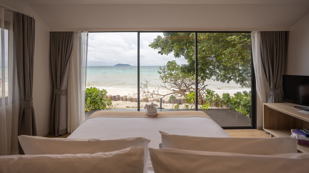 Premier Plus Double room beachfront Phi Phi Holiday Resort - SHA Extra Plus