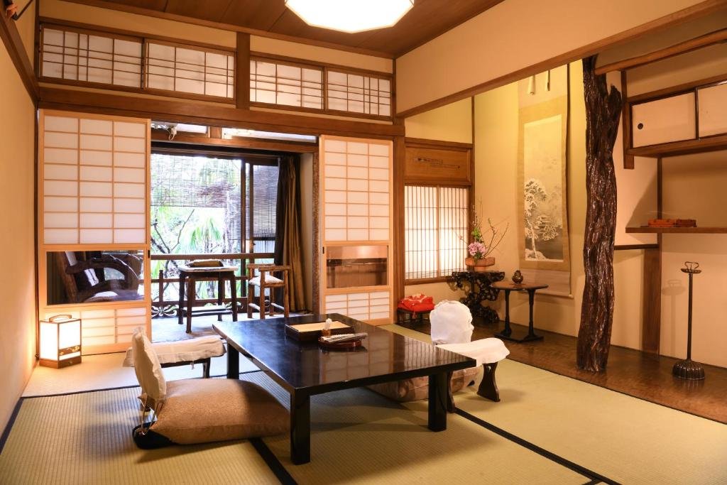 Japanese-Style room Seikoro Ryokan - Established in 1831