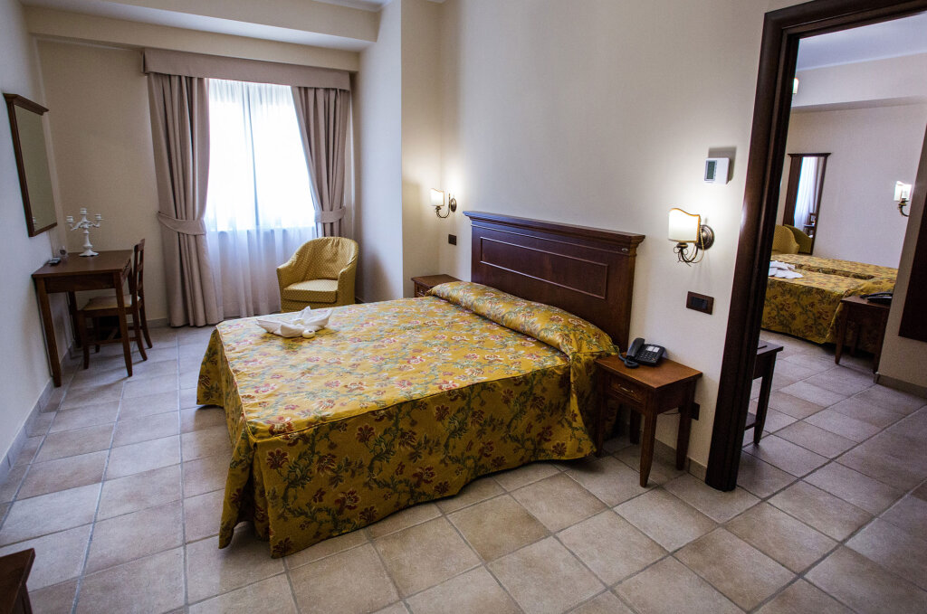 Suite cuádruple Fontanella Hotel