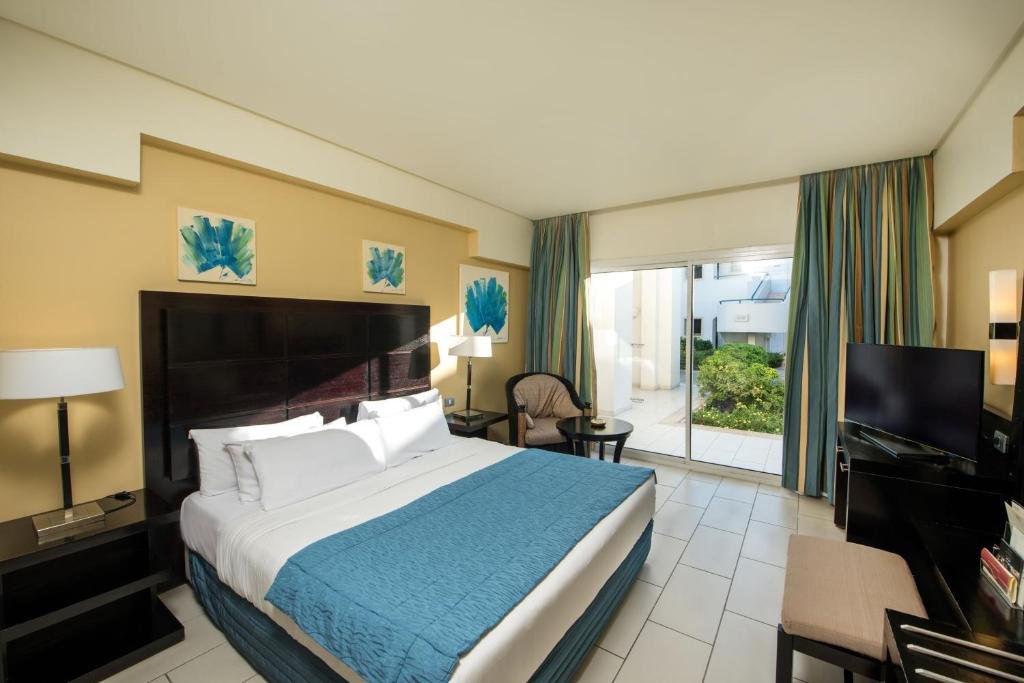 Семейный номер Standard Отель Reef Oasis Blue Bay Resort Families & Couples Only